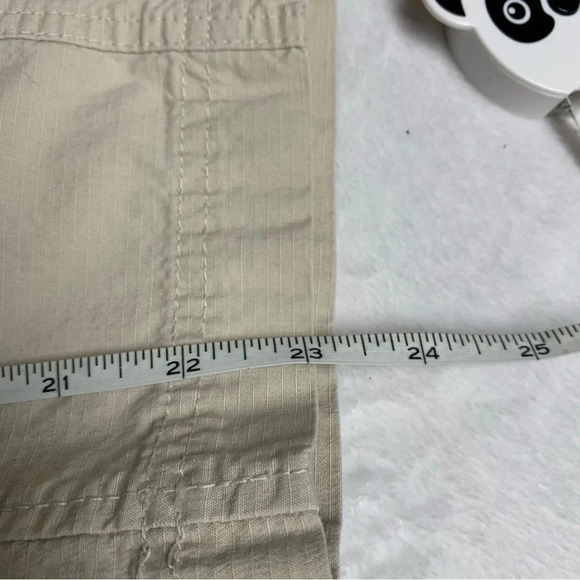 Eddie Bauer Vashon fit beige cargo capris size 4 wide belt loops - Picture 7 of 10